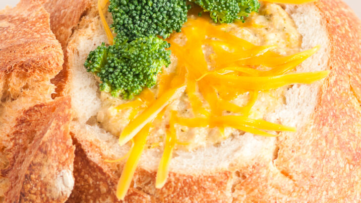 Slow Cooker Broccoli and Cheese Soup Recipe