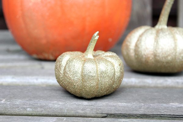 DIY Spray Paint Pumpkins 