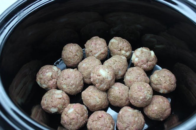 Easy to make slow cooker meatballs #slowcooker