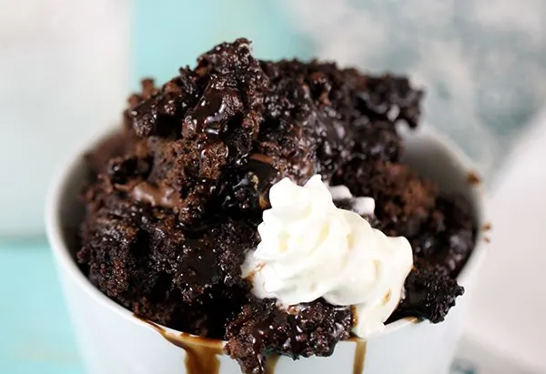 Get your chocolate fix with this death by chocolate dump cake for the #slowcooker 