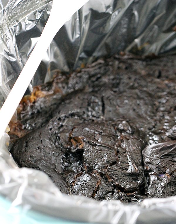 Get your chocolate fix with this death by chocolate dump cake for the #slowcooker 