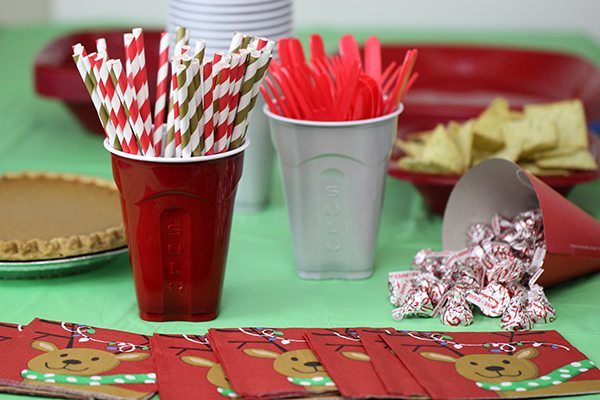 8 Clever Holiday Party Ideas using SOLO®