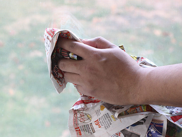 34 uses for old newspapers