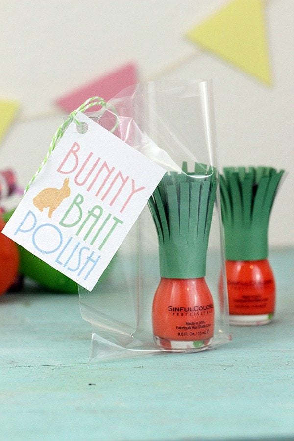 Make this super cute carrot top for an Easter nail polish gift. Plus get a free printable gift tag.