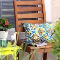 LOVE! Outdoor Reading Nook Reveal, get the look or save for later. World Market has AWESOME stuff! #RRYardMakeover