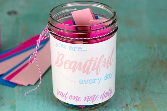 Want to make someone feel special? Make them this cute Beauty Notes Jar. It's a simple DIY that you can customize to make someone smile even when you're not there. 