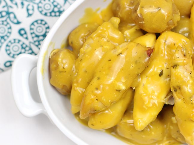 What!? 4 Ingredients to make this cheesy slammin' slow cooker chicken. #slowcooker #crockpot