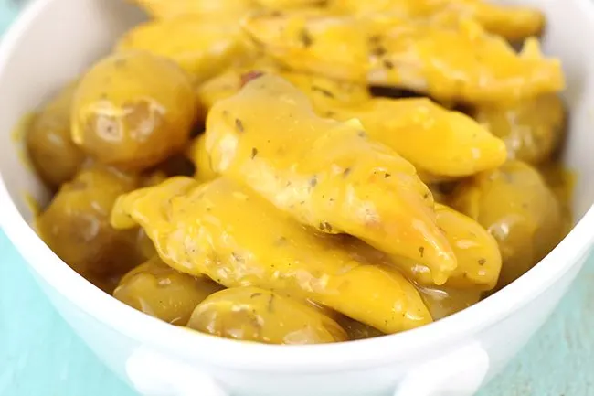 What!? 4 Ingredients to make this cheesy slammin' slow cooker chicken. #slowcooker #crockpot