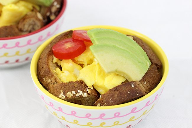 Mmm. Eggs with Avocado and Tomatoes. Perfect breakfast combo in minutes! 