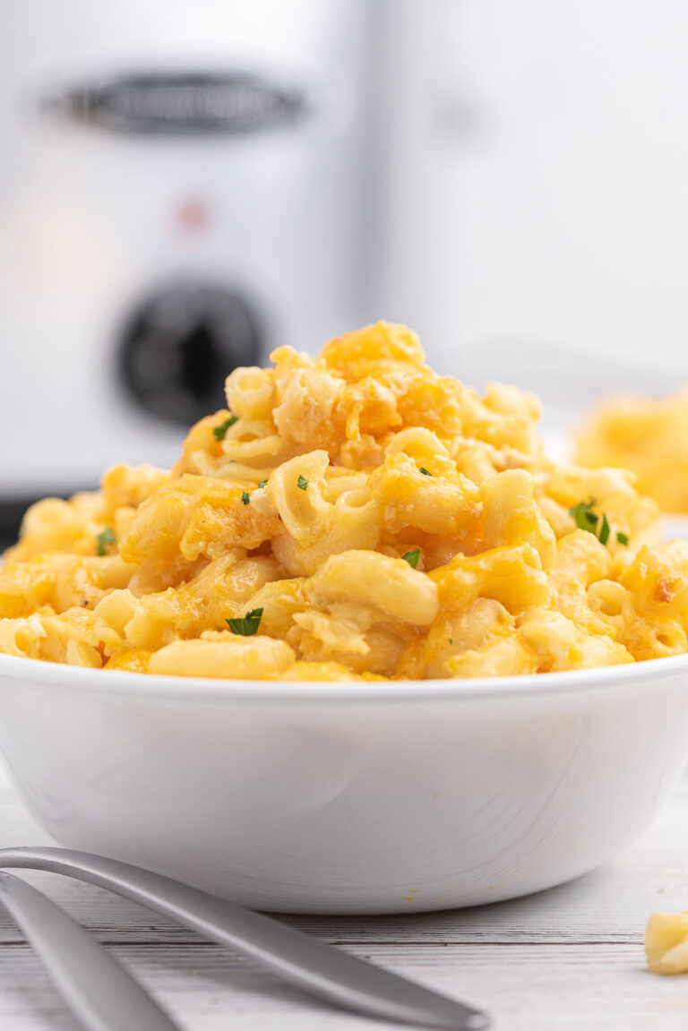 Awesome Slow Cooker Macaroni & Cheese with Just 5 Ingredients