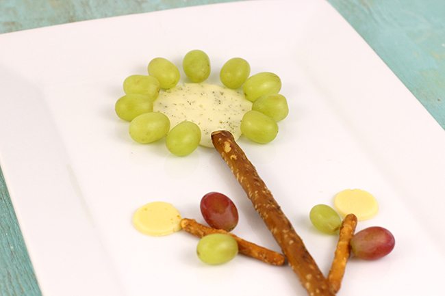 Picky kids? Keep them engaged by getting a little creative with their snacks. Endless ideas with simple ingredients.