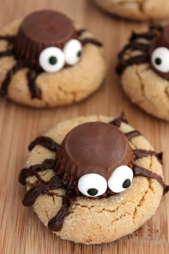 37 of the cutest (and spookiest) Halloween Treats made with candy eyes!