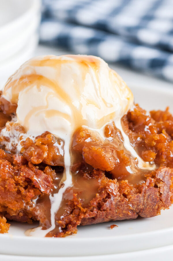 A hearty and flavorful crockpot dessert, perfect for cozy family dinners.