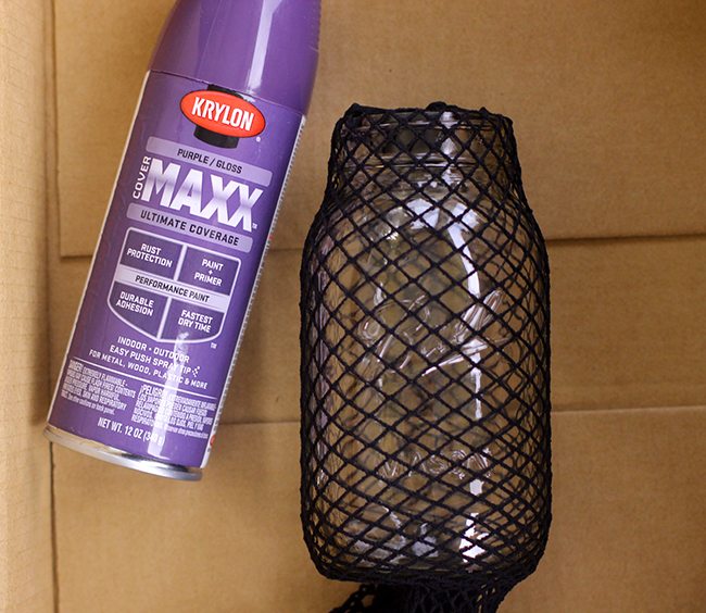 Halloween ambiance? So easy with these spray painted fishnet jars