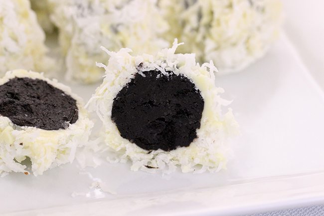 Tips for wow-ing guests with a dessert table + a brand new OREO recipe