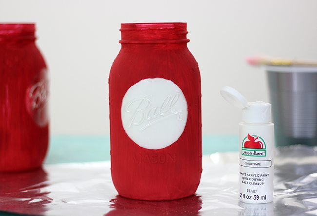 Dr. Seuss fan? Add a pop of fun to a room or party with these DIY Thing 1 and Thing 2 Mason Jars. So adorbs!