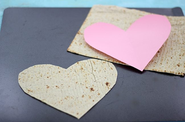 Make your sweetie smile with this super easy heart shaped pizza flatbread with the cutest heart shaped pepperoni. 