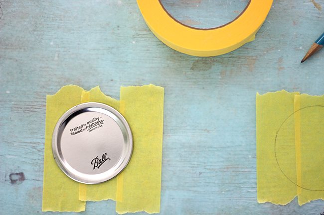 Dr. Seuss fan? Add a pop of fun to a room or party with these DIY Thing 1 and Thing 2 Mason Jars. So adorbs!