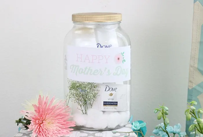Sweet and simple Mother's Day idea. Just show her how much you appreciate her. 