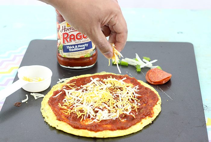 Egg Crust Pizza, a new way to satisfy your pizza cravings. Low carb, fast cooking and darn delicious! Make it on the stove top or in the oven.