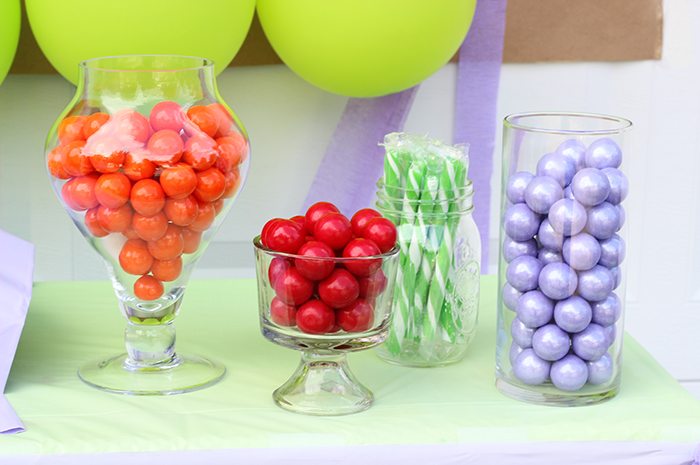 Teenage Mutant Ninja Turtles Party Ideas galore. TMNT Balloons, TMNT Drinks, TMNT Popsicles, TMNT Pizza Cookies and more. The cutest party table set up! 