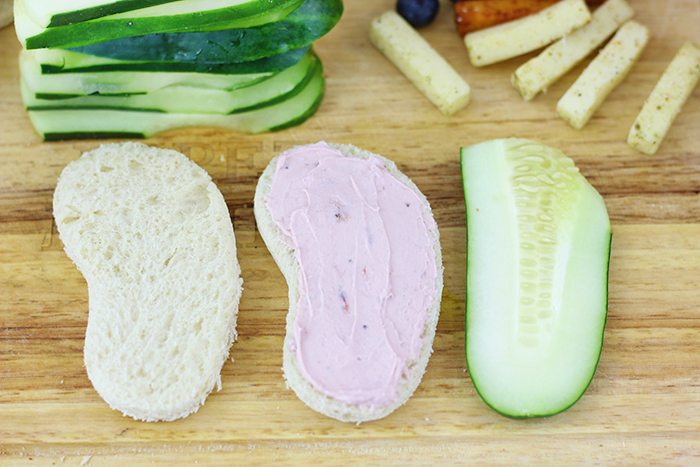 Flip Flop Sandwiches. So cute, great for summertime parties and beach parties. These are made with Sargento Cheese Snacks, Blueberries, Cucumbers and Strawberry Cream Cheese. Adorable! 