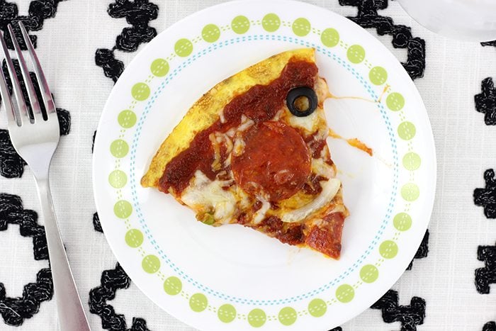 Egg Crust Pizza, a new way to satisfy your pizza cravings. Low carb, fast cooking and darn delicious! Make it on the stove top or in the oven.