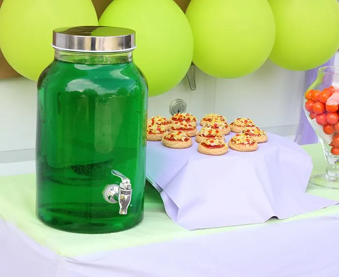 Teenage Mutant Ninja Turtles Party Ideas galore. TMNT Balloons, TMNT Drinks, TMNT Popsicles, TMNT Pizza Cookies and more. The cutest party table set up! 