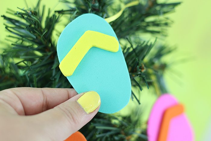 DIY Flip Flop Garland. Christmas in July? Make this fun craft that plays on a warm weather Christmas.