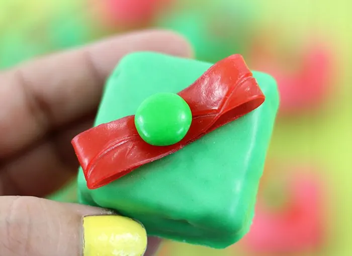 Gift Box Cookies. Make these festive gift box cookies easily with Lorna Doone Cookies, Easy Icing and Fruit by the Foot. So cute!