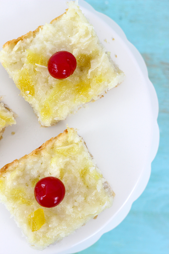 Piña Colada Bars Recipe. Coconut and Pineapple come together in the most amazing way in this super easy bar recipe. Get in my belly!