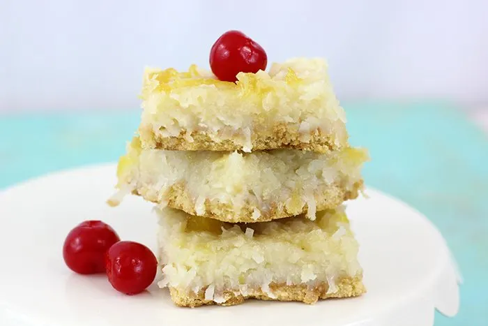 Piña Colada Bars Recipe. Coconut and Pineapple come together in the most amazing way in this super easy bar recipe. Get in my belly!