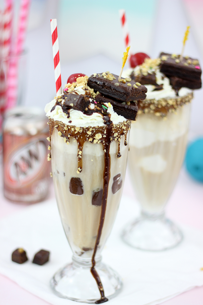 Brownie Sundae Root Beer Float. Basically two of the best desserts merged into one amazing creation. Yes Please! 