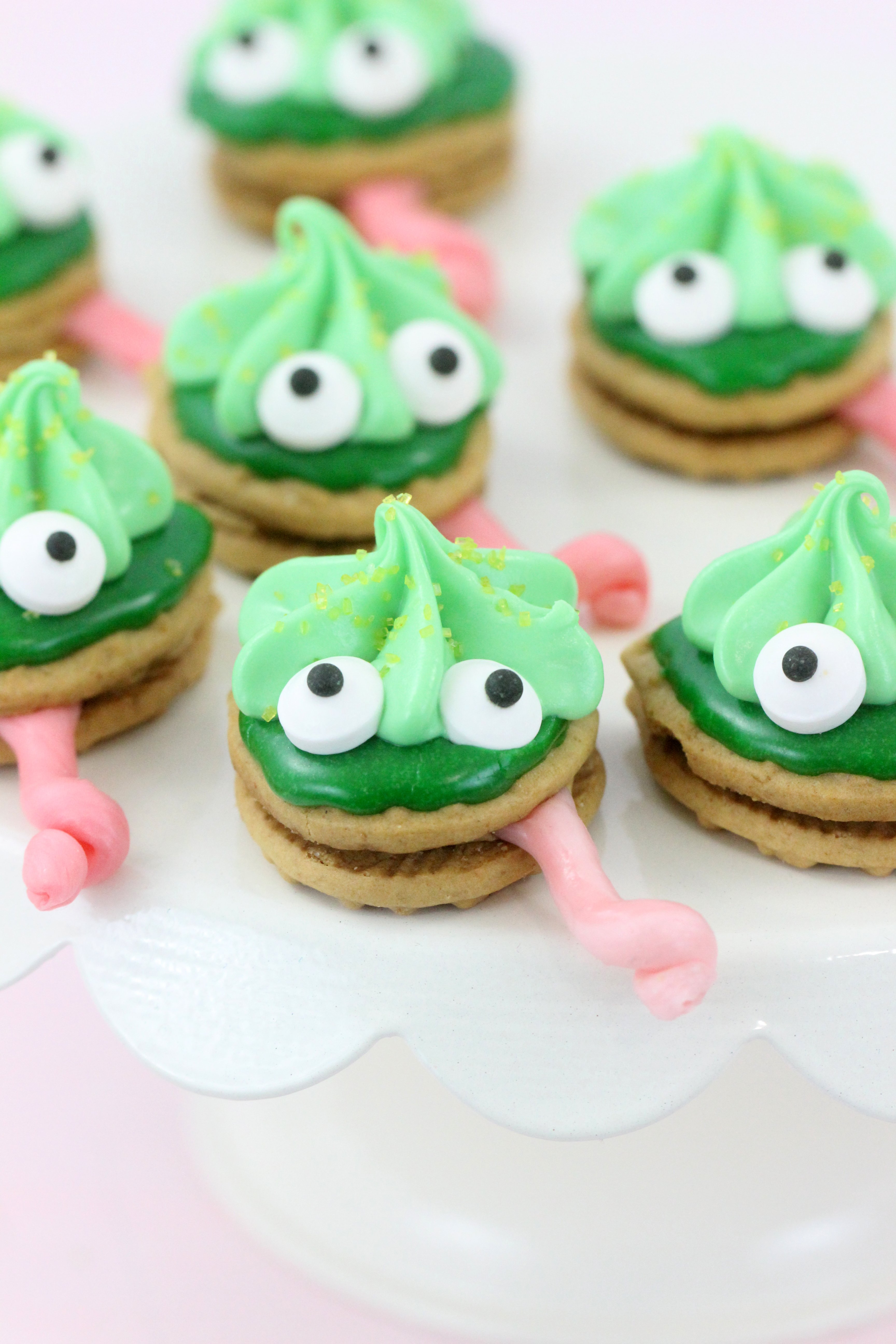 Chameleon cookies, perfect for themed parties and to get excited about The Wild Life movie. Easy to make with only a handful of easy to find ingredients.