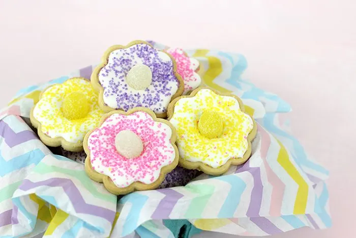 Easy & Cute Flower Cookies with 4 only Ingredients using $1 store cookies!