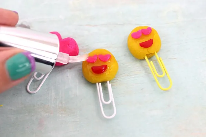 DIY Emoji Paper Clips. Easy to make and cheap just using kid's clay dough and paper clips. 