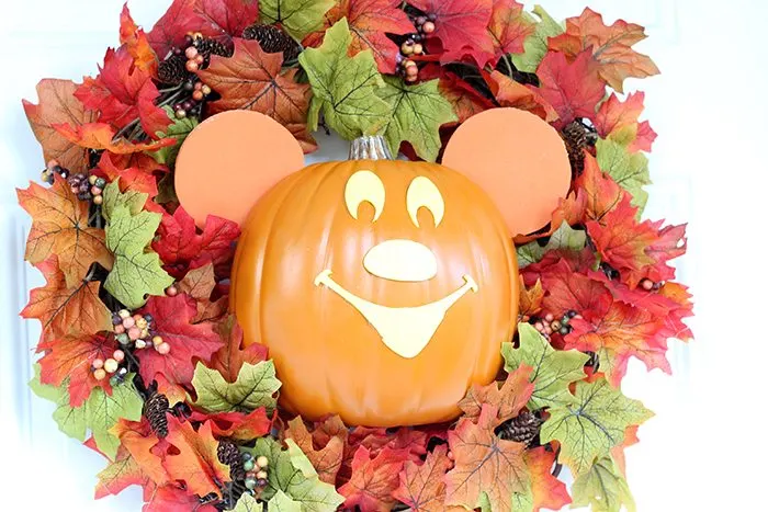 Mickey Halloween Wreath DIY. Copy Cat from Disney World, Mickey's Not So Scary Halloween Party.