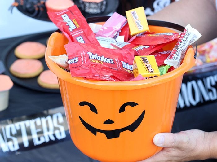  Halloween Party Table that's Sweet and Spooky. Put together an entire party on a tiny budget with easy shortcuts and DIY ideas.