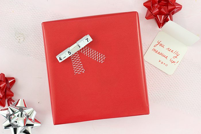 Gift Wrap for Men. Super cute and simple ideas that the men in your life will love.