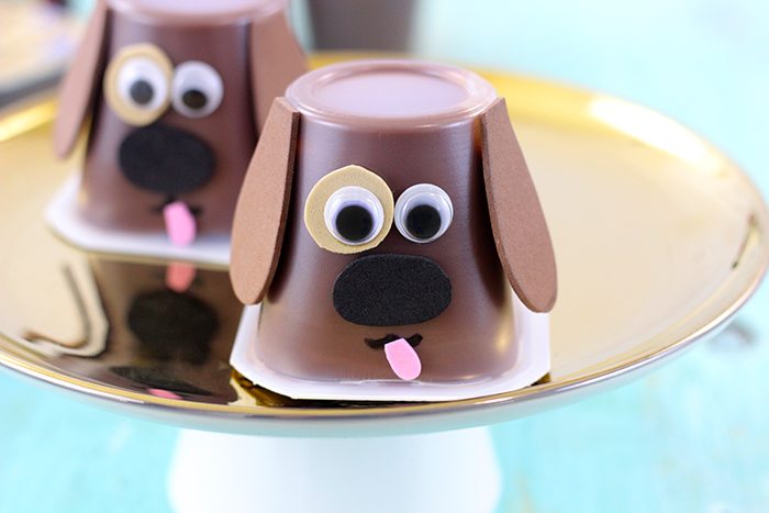 Puppy Pudding Cups to make snacking fun again. Easy to make with foam or construction paper. 