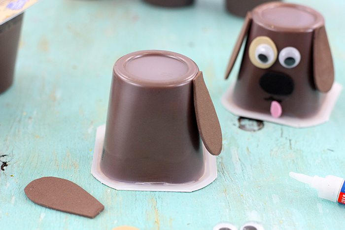 Puppy Pudding Cups to make snacking fun again. Easy to make with foam or construction paper. 