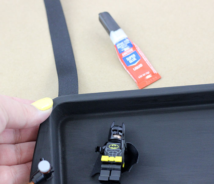 DIY Magnetic LEGO Batman Sign to celebrate upcoming The LEGO Batman Movie on 2/10.