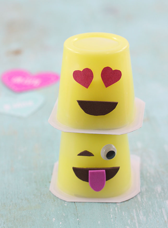 Emoji Pudding Cups, a super cute way to make snack time fun. 