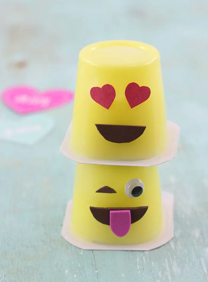 Emoji Pudding Cups, a super cute way to make snack time fun. 