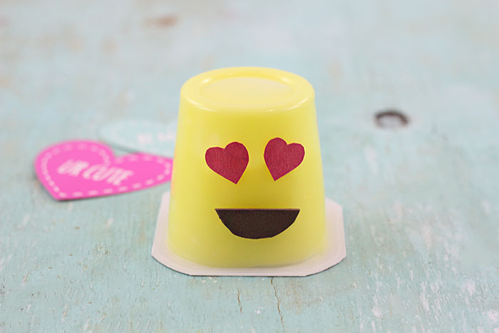 Emoji Pudding Cups, a super cute way to make snack time fun. 