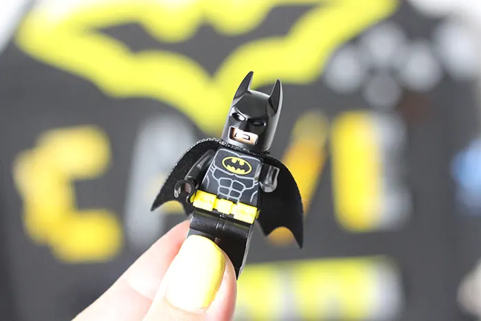 DIY Magnetic LEGO Batman Sign to celebrate upcoming The LEGO Batman Movie on 2/10.