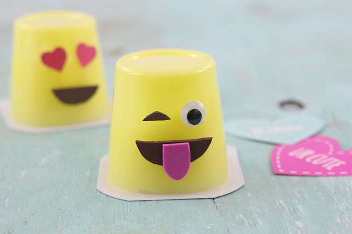 Emoji Pudding Cups, a super cute way to make snack time fun. 