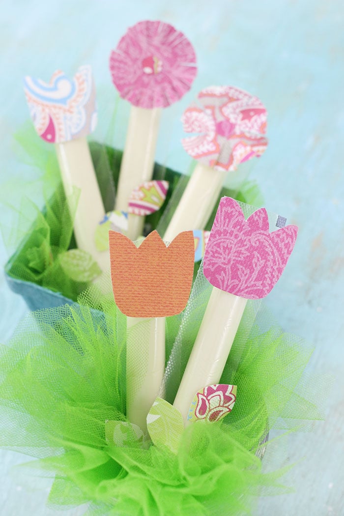 String Cheese Flowers. Click to see how these cute flower treats are made. They'll make snack time extra fun in just minutes. 