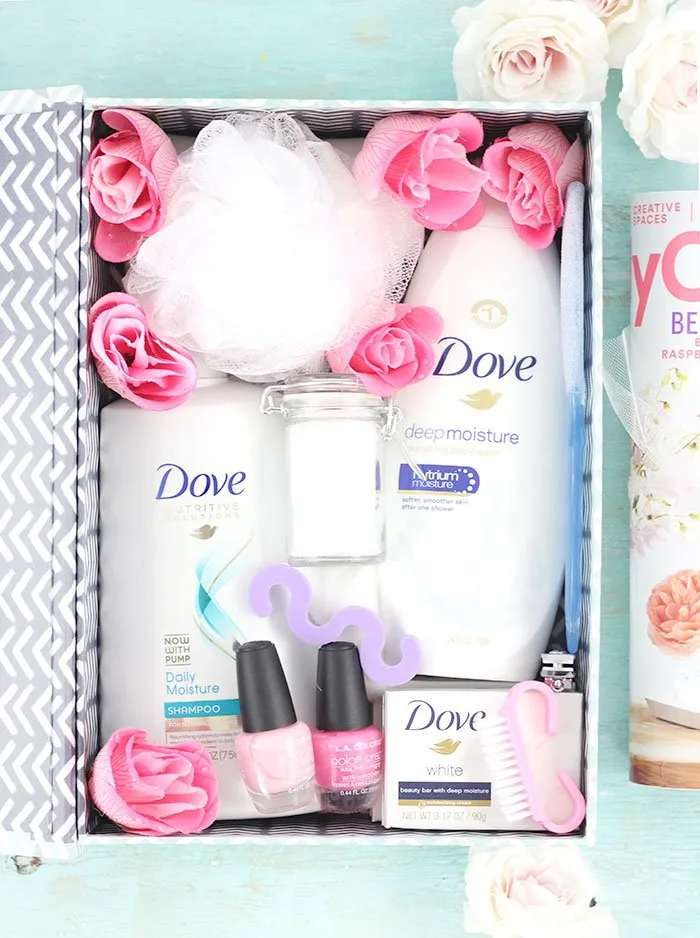 Spa in a box. Such an easy diy gift idea. Get a free printable for easy gifting.