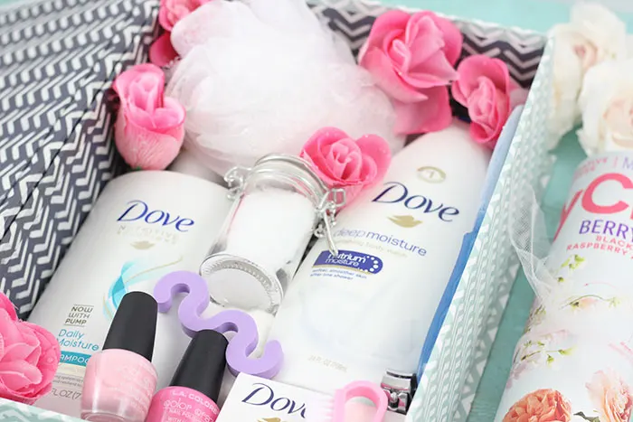 Spa in a box. Such an easy diy gift idea. Get a free printable for easy gifting.